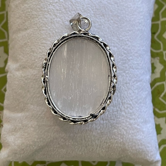 Natural Rough Selenite Oval Vintage Style 925 Silver Plated Pendant – Brand New - Picture 3 of 7